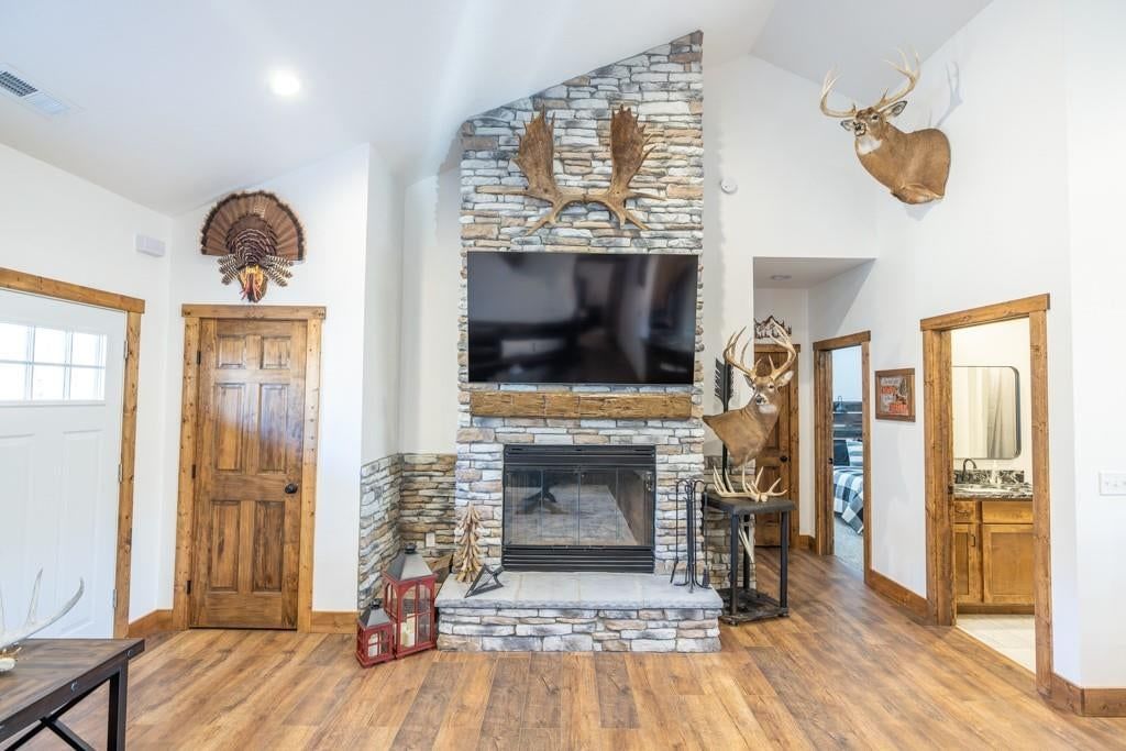25733 Dempsey Road, McLouth, KS