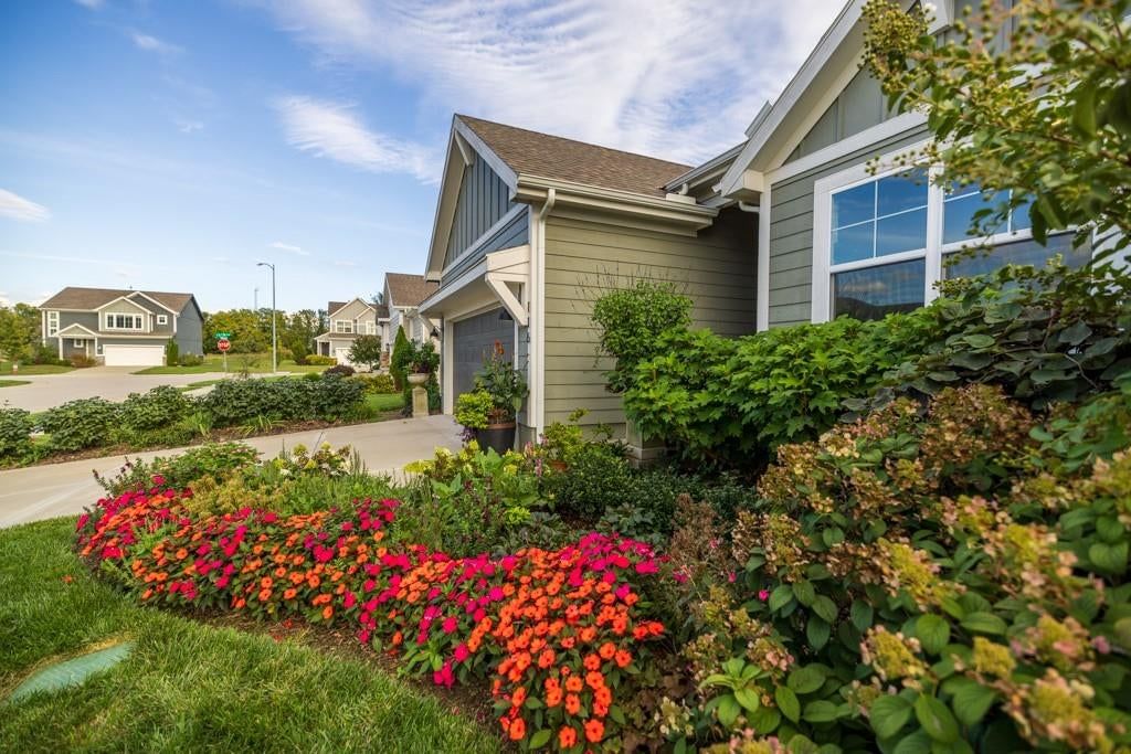 116 SE Water Garden Court, Blue Springs, MO: listing photo 3