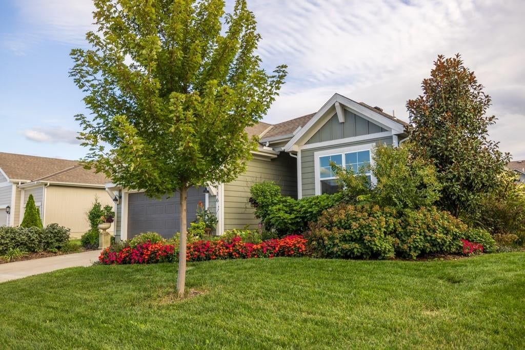116 SE Water Garden Court, Blue Springs, MO: listing photo 2