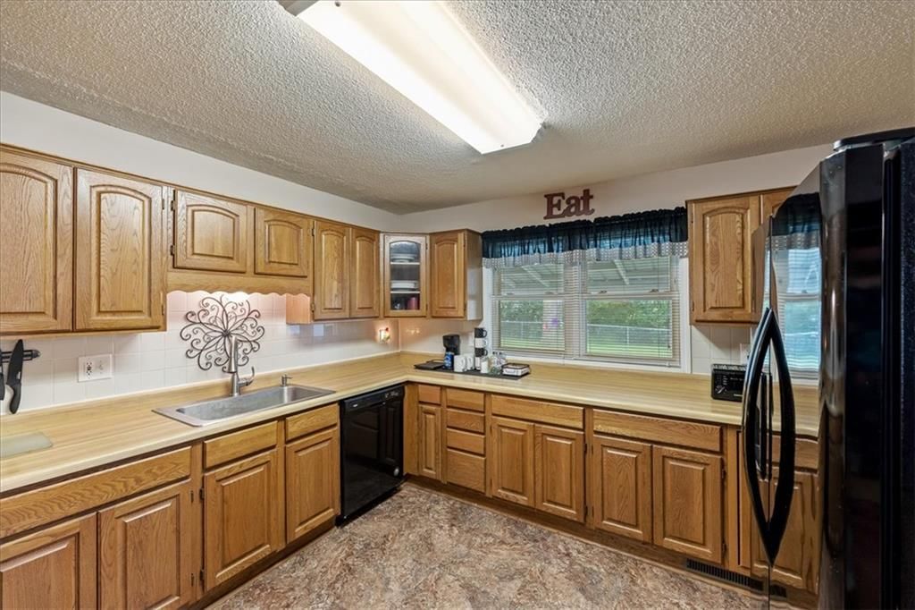 Photo 9 of 26 - 503 NE 67th Terrace, Gladstone, MO 64118