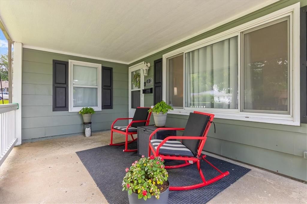 Covered patio at 503 NE 67th Terrace, Gladstone, MO 64118
