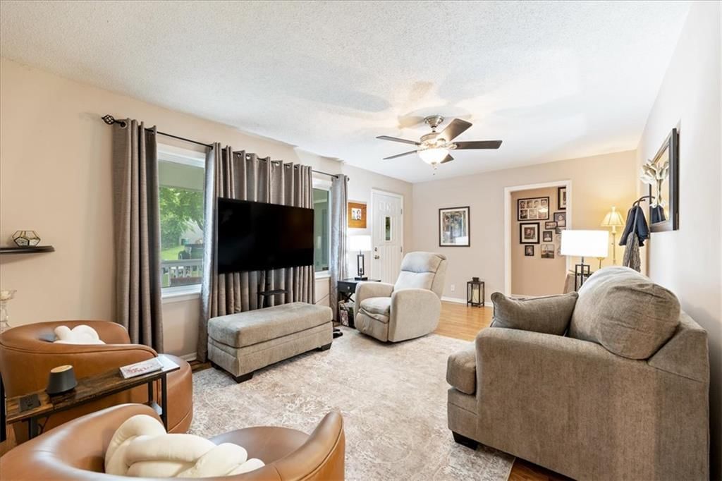 Photo 5: open floor plan, 503 NE 67th Terrace, Gladstone, MO 64118