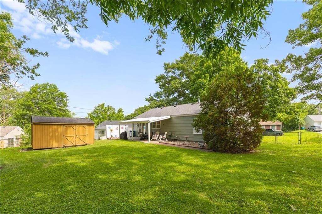 Big backyard and attached garage at 503 NE 67th Terrace, Gladstone, MO 64118