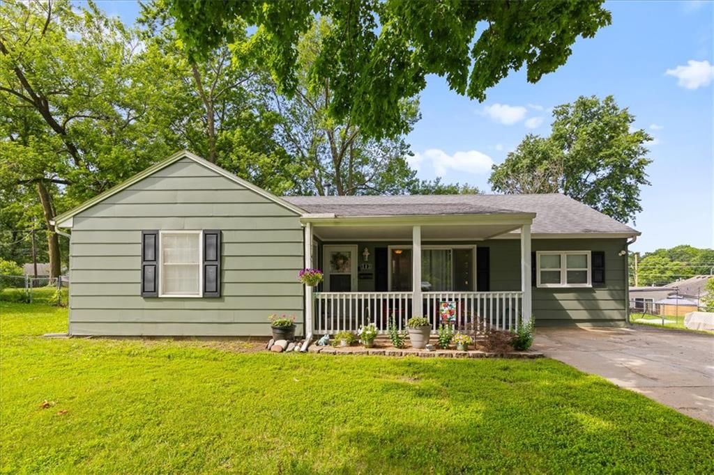 Mature trees at 503 NE 67th Terrace, Gladstone, MO 64118