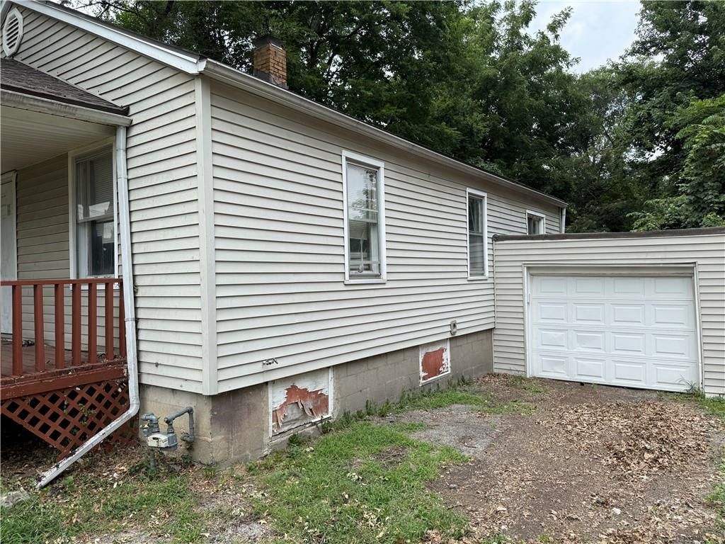 Photo 15 of 18 - 2000 NE 37th Terrace, Kansas City, MO 64116