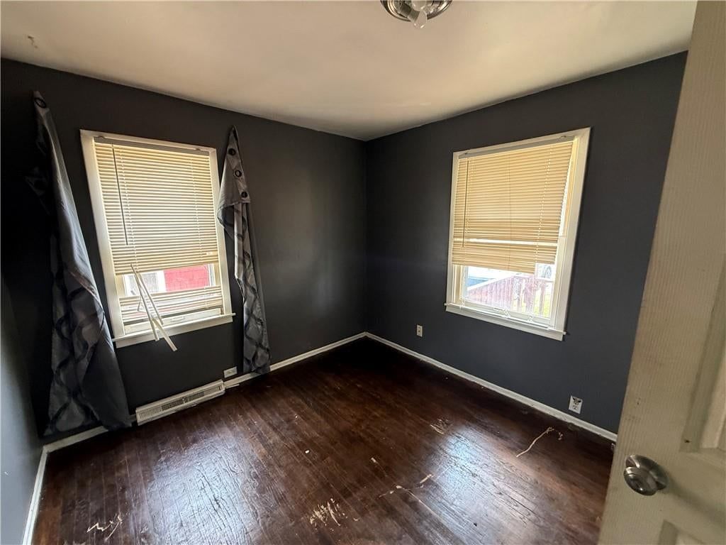 Photo 4 of 18 - 2000 NE 37th Terrace, Kansas City, MO 64116