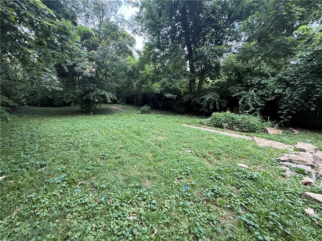Big backyard and fenced yard at 2000 NE 37th Terrace, Kansas City, MO 64116