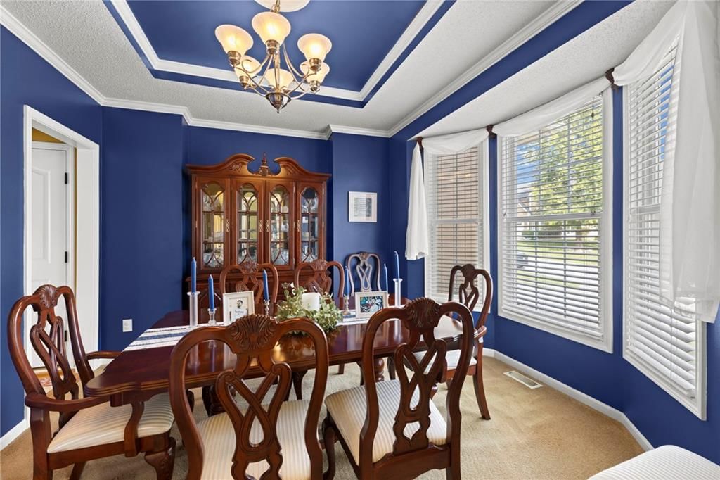 Statement lighting at 22007 52nd Street, Shawnee, KS 66226