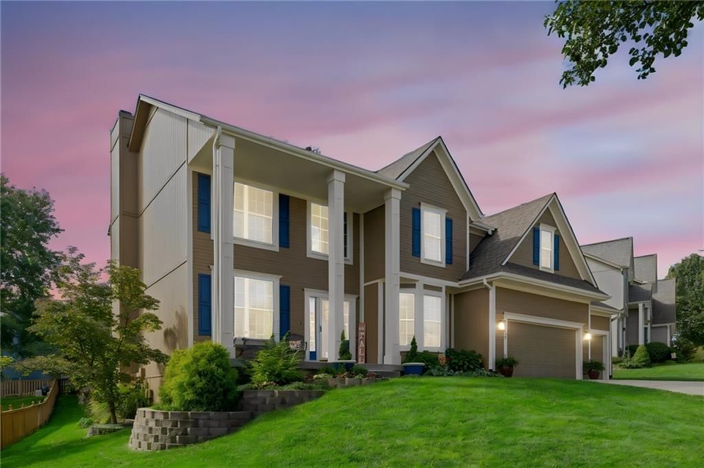 22007 52nd Street, Shawnee, KS: listing photo 3