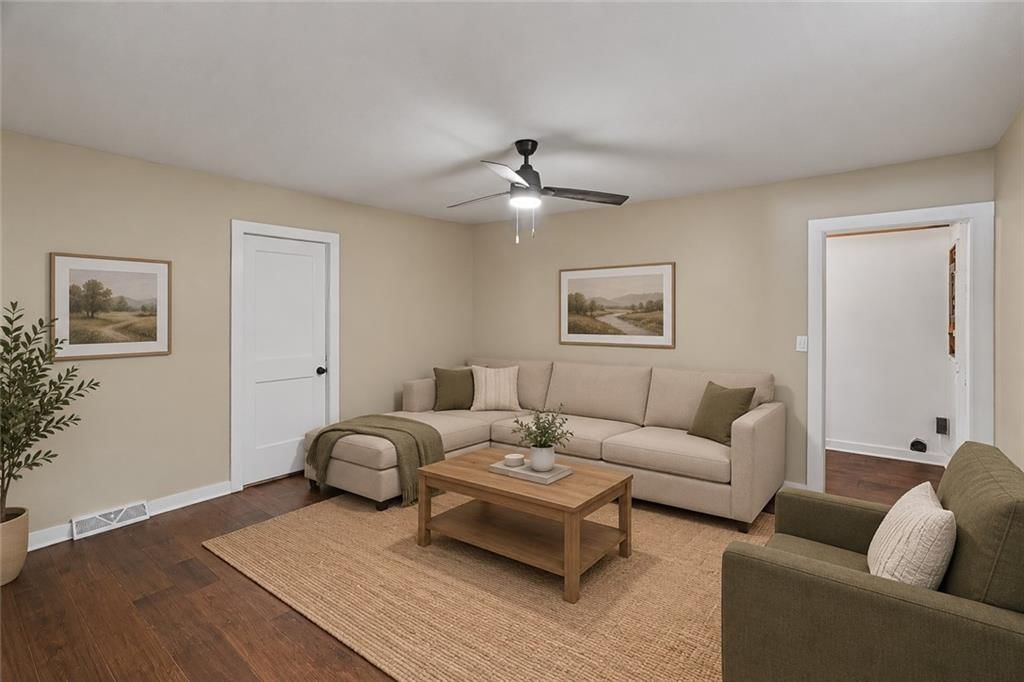 Photo 4 of 23 - 4429 NE Winn Road, Kansas City, MO 64117