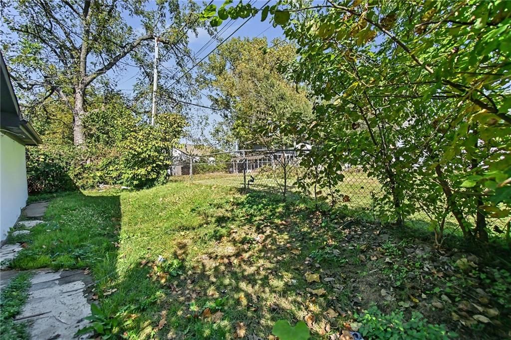 Photo 18 of 23 - 4429 NE Winn Road, Kansas City, MO 64117