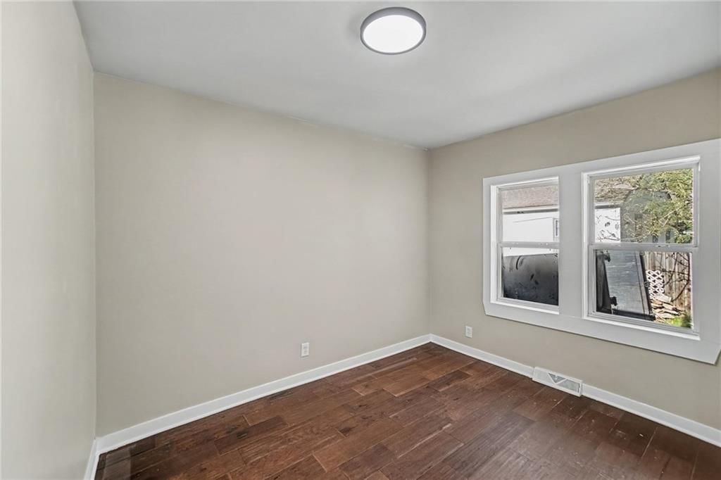 Photo 14 of 23 - 4429 NE Winn Road, Kansas City, MO 64117
