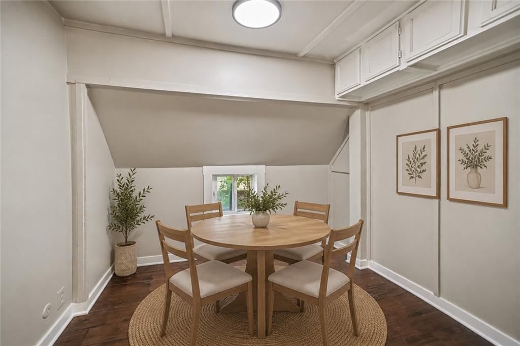 Photo 8 of 23 - 4429 NE Winn Road, Kansas City, MO 64117