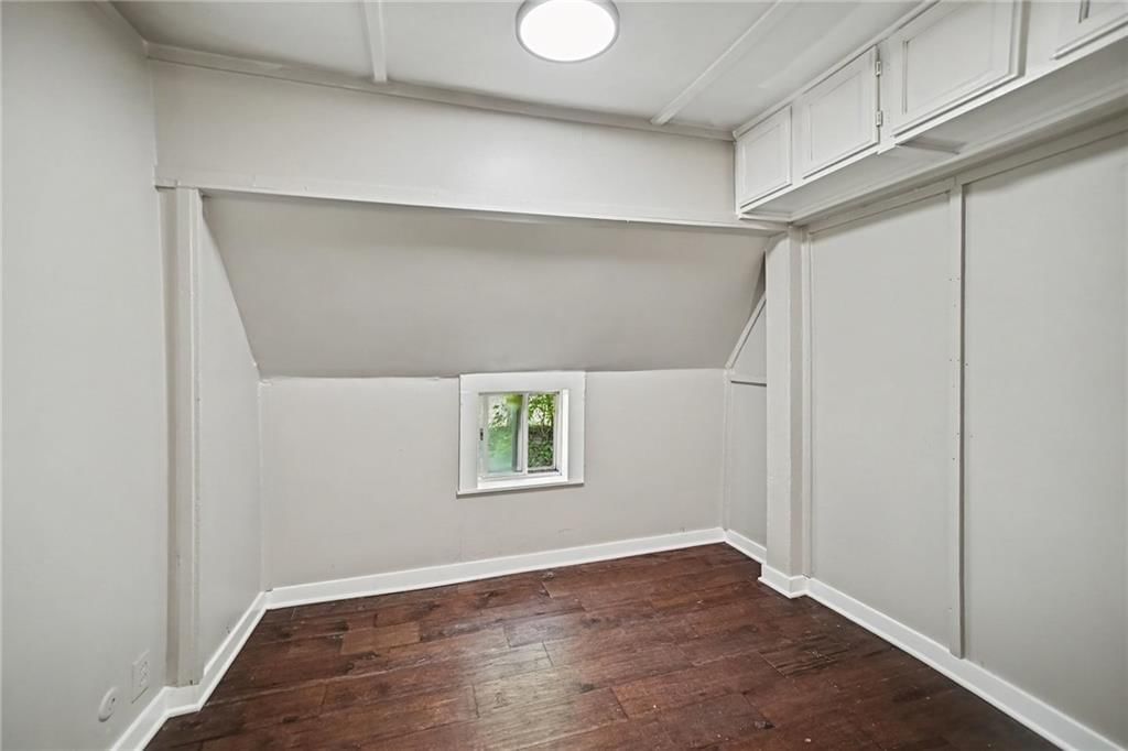 Photo 9 of 23 - 4429 NE Winn Road, Kansas City, MO 64117