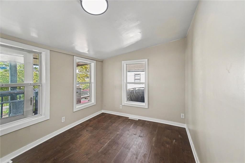 Photo 12 of 23 - 4429 NE Winn Road, Kansas City, MO 64117
