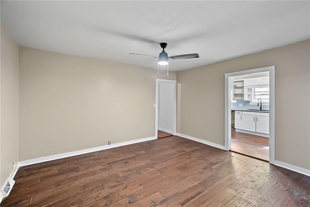 4429 NE Winn Road, Kansas City, MO: listing photo 3