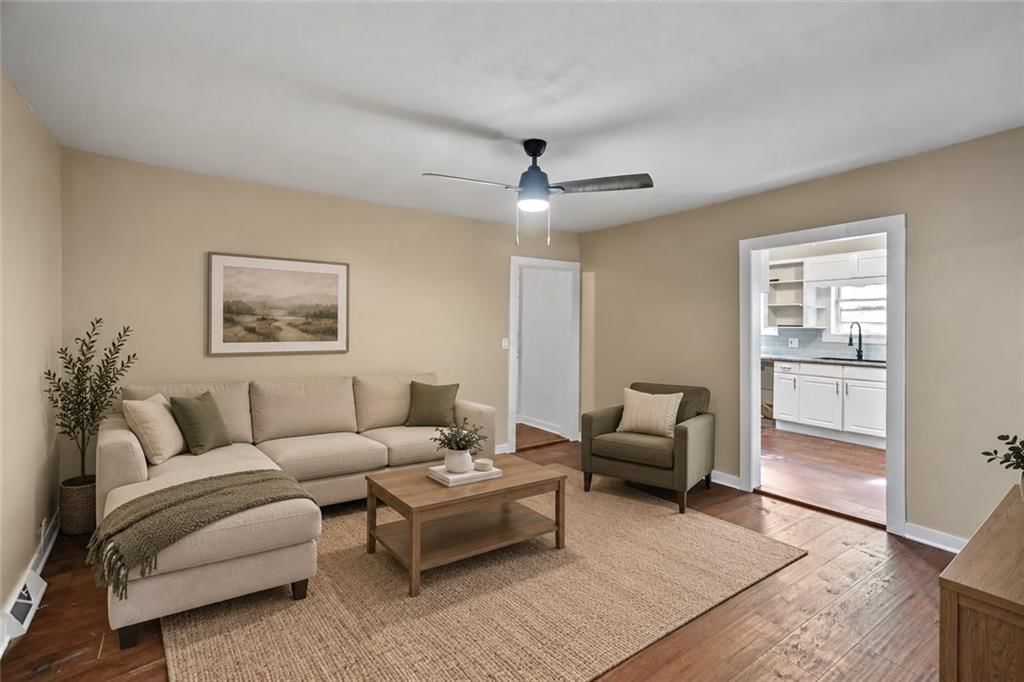 4429 NE Winn Road, Kansas City, MO: listing photo 2