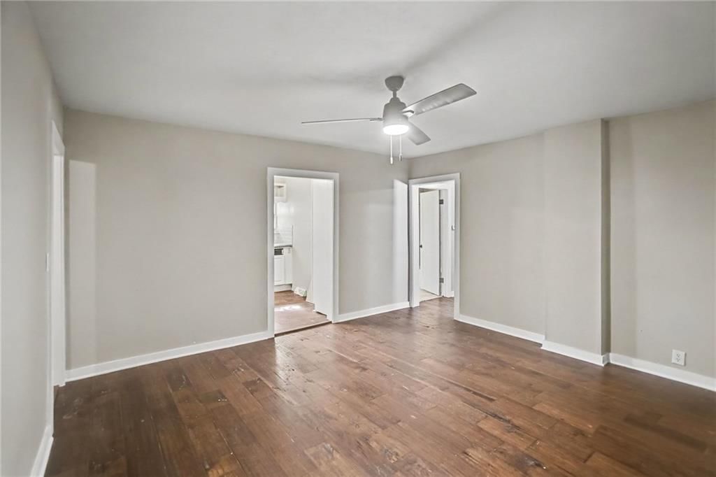 Photo 5 of 23 - 4429 NE Winn Road, Kansas City, MO 64117