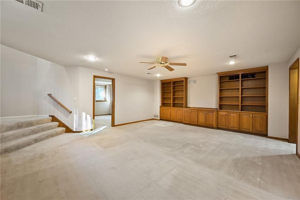 Photo 24 of 35 - 12307 Ash Street, Leawood, KS 66209