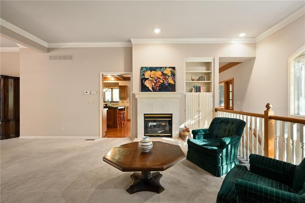 Photo 9 of 35 - 12307 Ash Street, Leawood, KS 66209