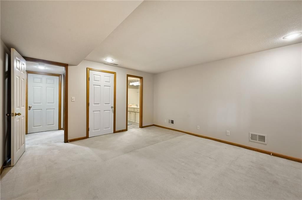 Photo 30 of 35 - 12307 Ash Street, Leawood, KS 66209
