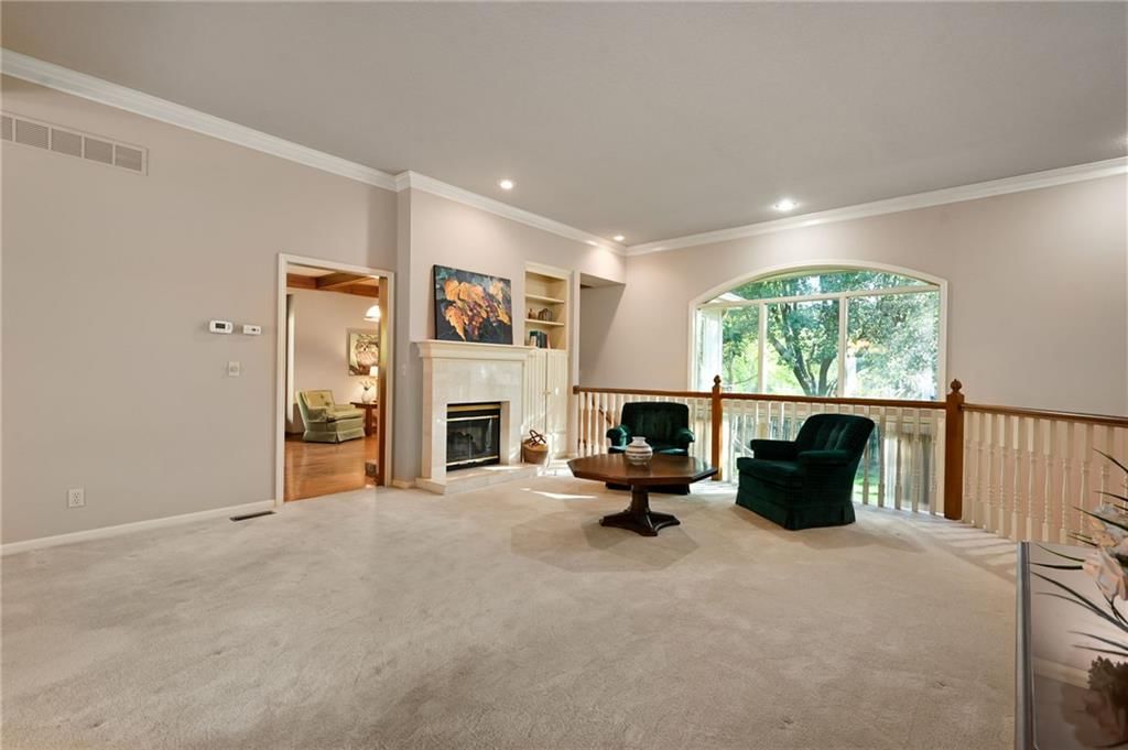 Photo 7 of 35 - 12307 Ash Street, Leawood, KS 66209