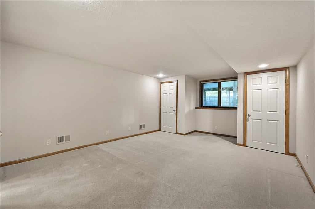Photo 29 of 35 - 12307 Ash Street, Leawood, KS 66209