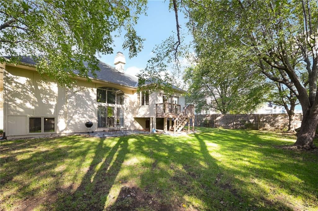 Photo 33 of 35 - 12307 Ash Street, Leawood, KS 66209