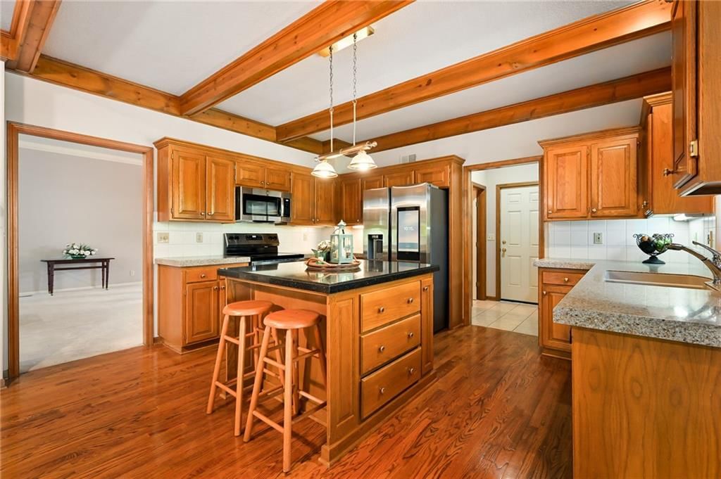Photo 17 of 35 - 12307 Ash Street, Leawood, KS 66209