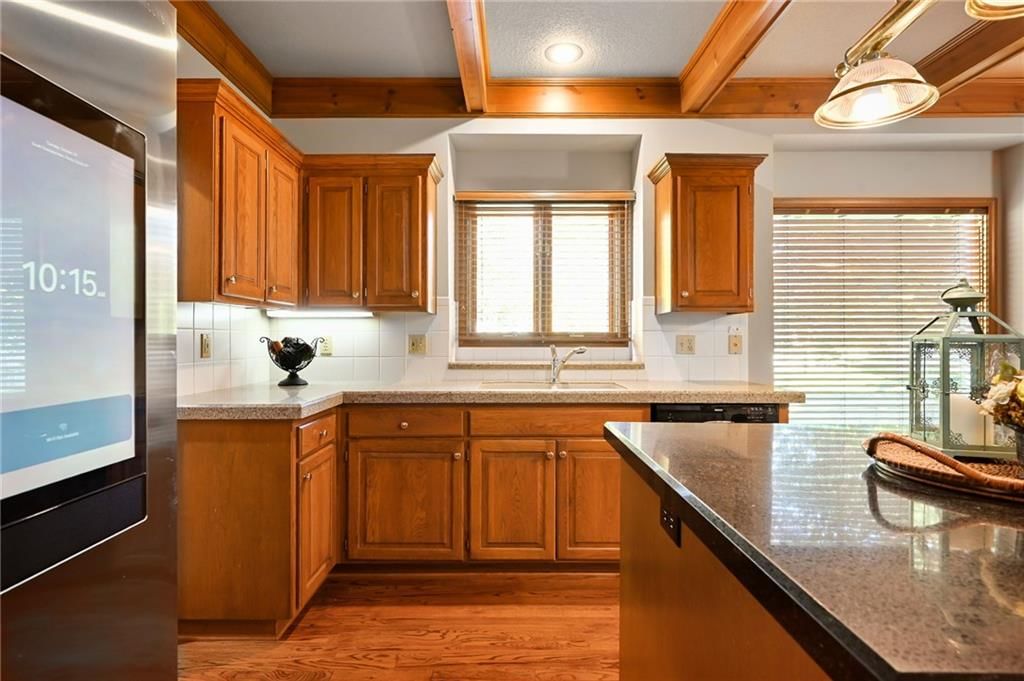 Photo 19 of 35 - 12307 Ash Street, Leawood, KS 66209