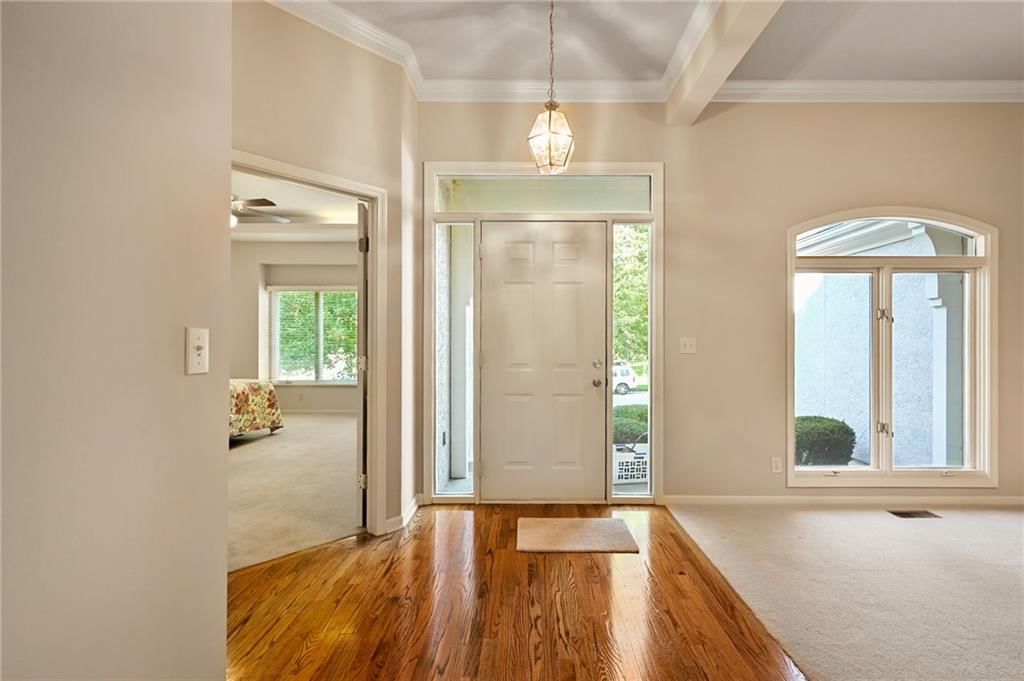 Photo 5 of 35 - 12307 Ash Street, Leawood, KS 66209