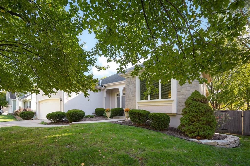 12307 Ash Ash Street, Leawood, KS: listing photo 3