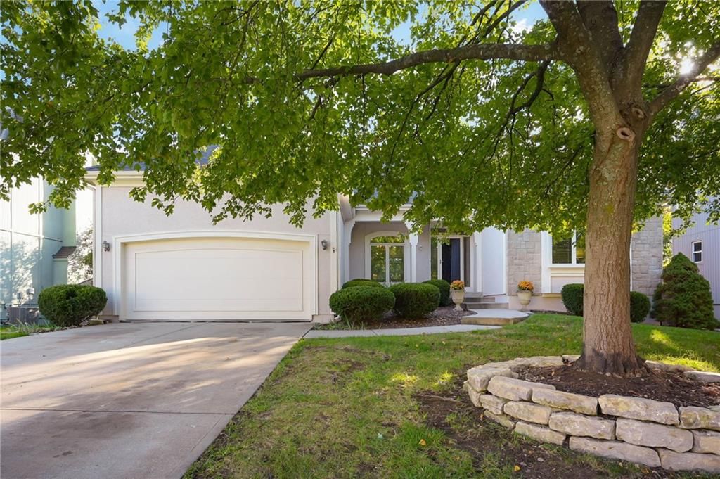 12307 Ash Ash Street, Leawood, KS: listing photo 2