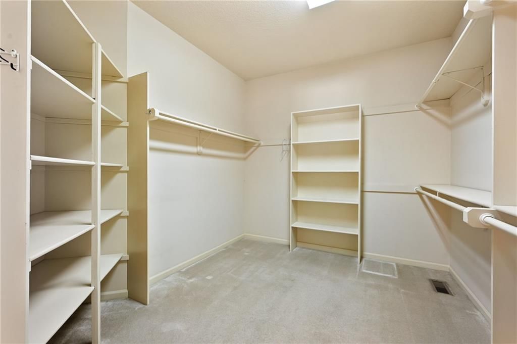 Photo 15 of 35 - 12307 Ash Street, Leawood, KS 66209