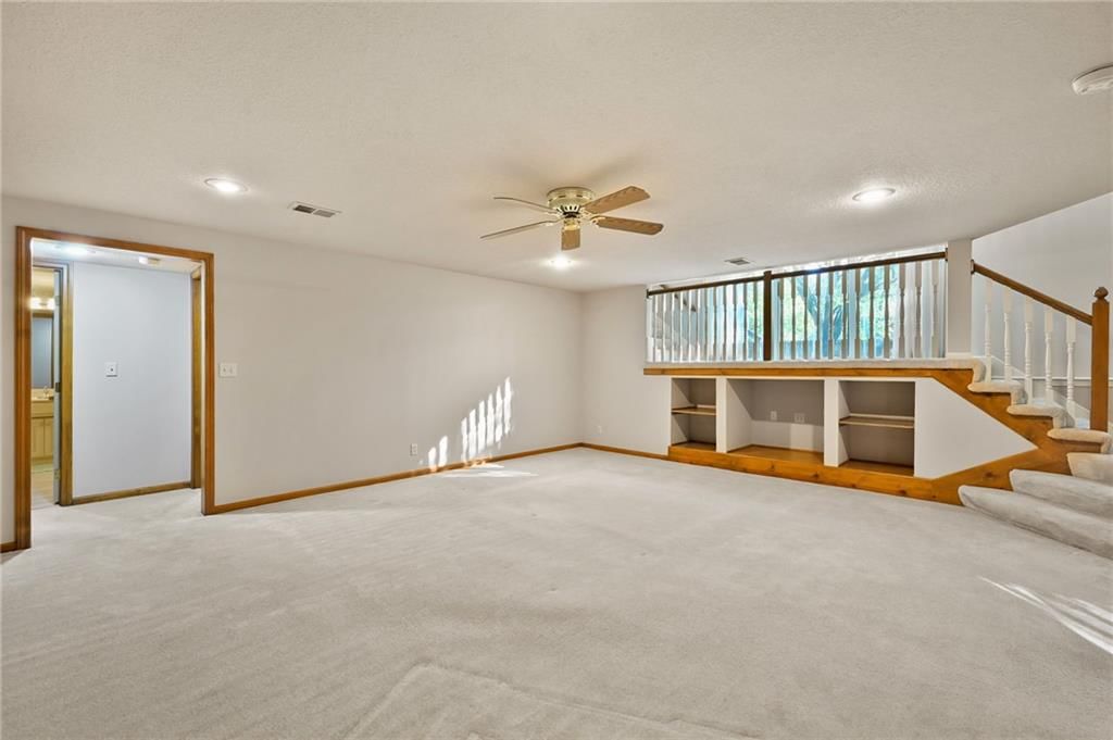Photo 25 of 35 - 12307 Ash Street, Leawood, KS 66209
