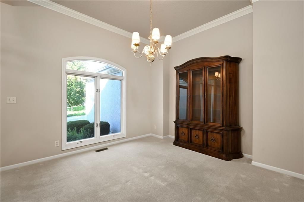Photo 8 of 35 - 12307 Ash Street, Leawood, KS 66209