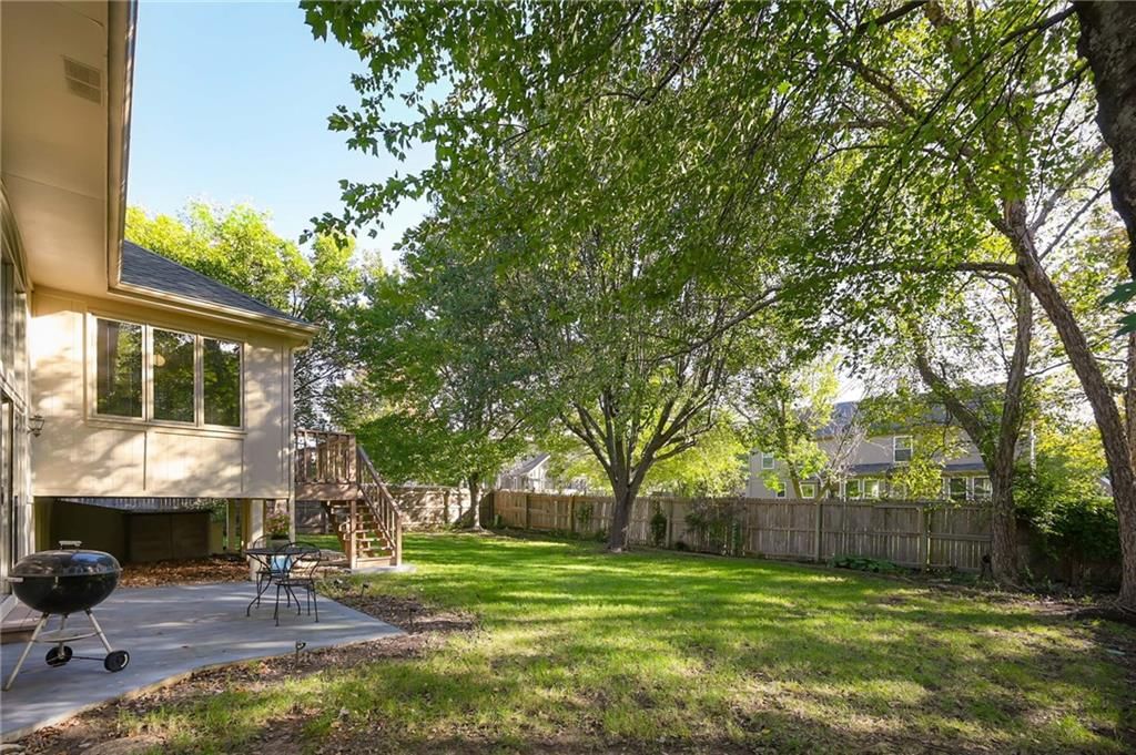 Photo 32 of 35 - 12307 Ash Street, Leawood, KS 66209