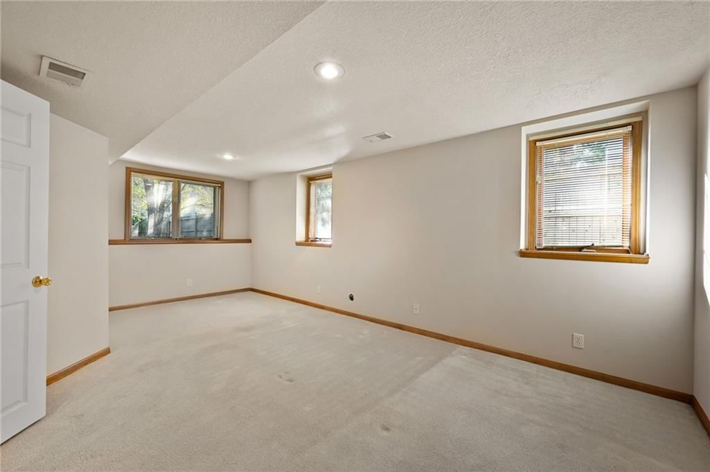 Photo 26 of 35 - 12307 Ash Street, Leawood, KS 66209