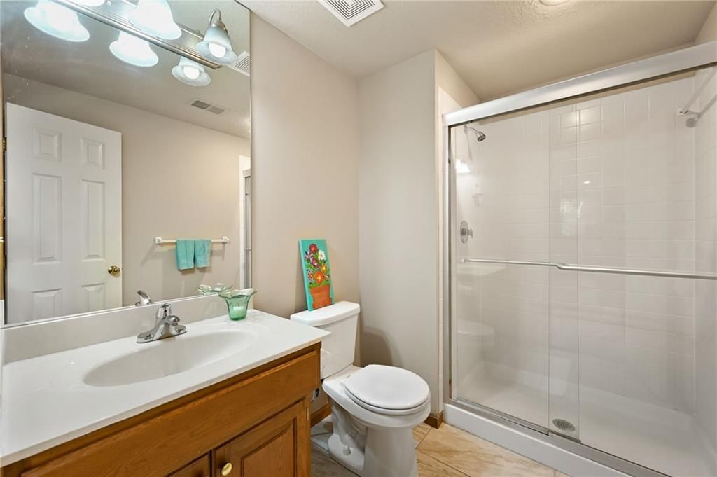 Photo 27 of 35 - 12307 Ash Street, Leawood, KS 66209