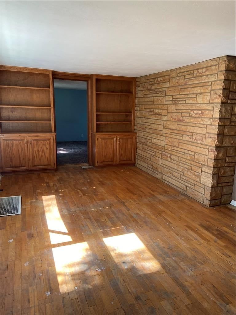 Photo 12 of 25 - 9318 E 79th Street, Raytown, MO 64138