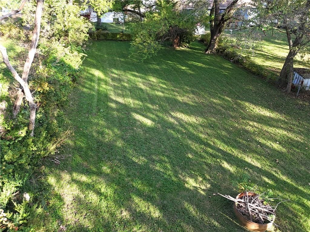Photo 4 of 25 - 9318 E 79th Street, Raytown, MO 64138