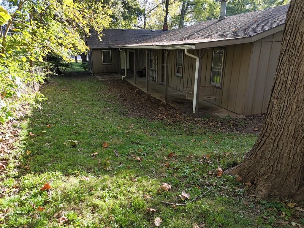 Photo 7 of 25 - 9318 E 79th Street, Raytown, MO 64138