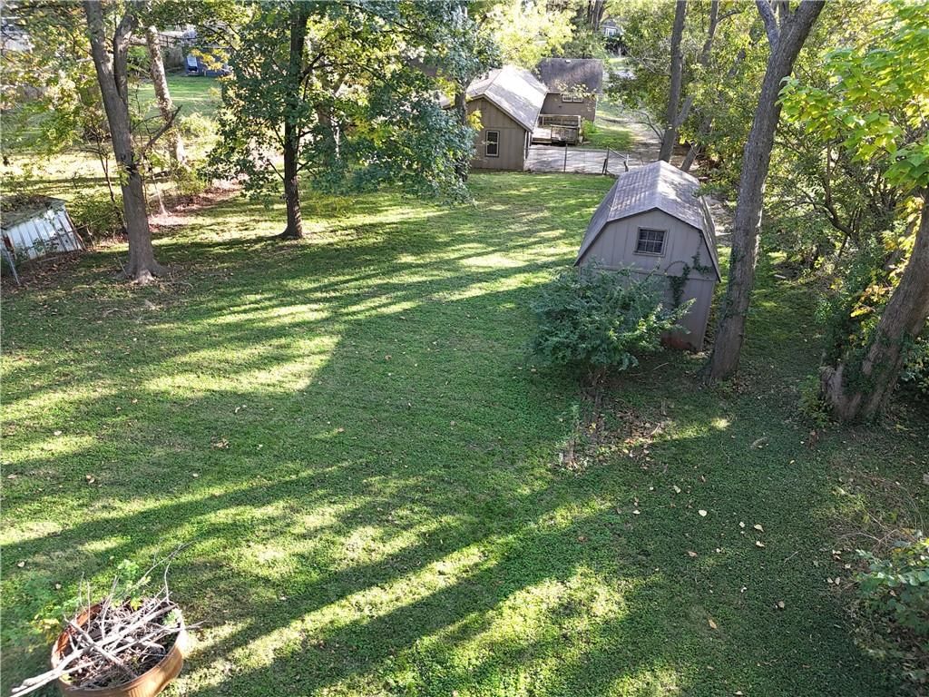 Photo 6 of 25 - 9318 E 79th Street, Raytown, MO 64138