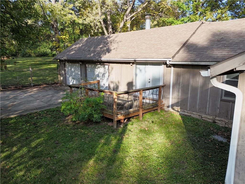 Photo 8 of 25 - 9318 E 79th Street, Raytown, MO 64138