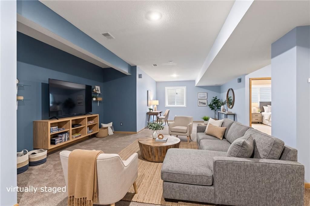 Photo 31 of 50 - 9431 N Monroe Court, Kansas City, MO 64156