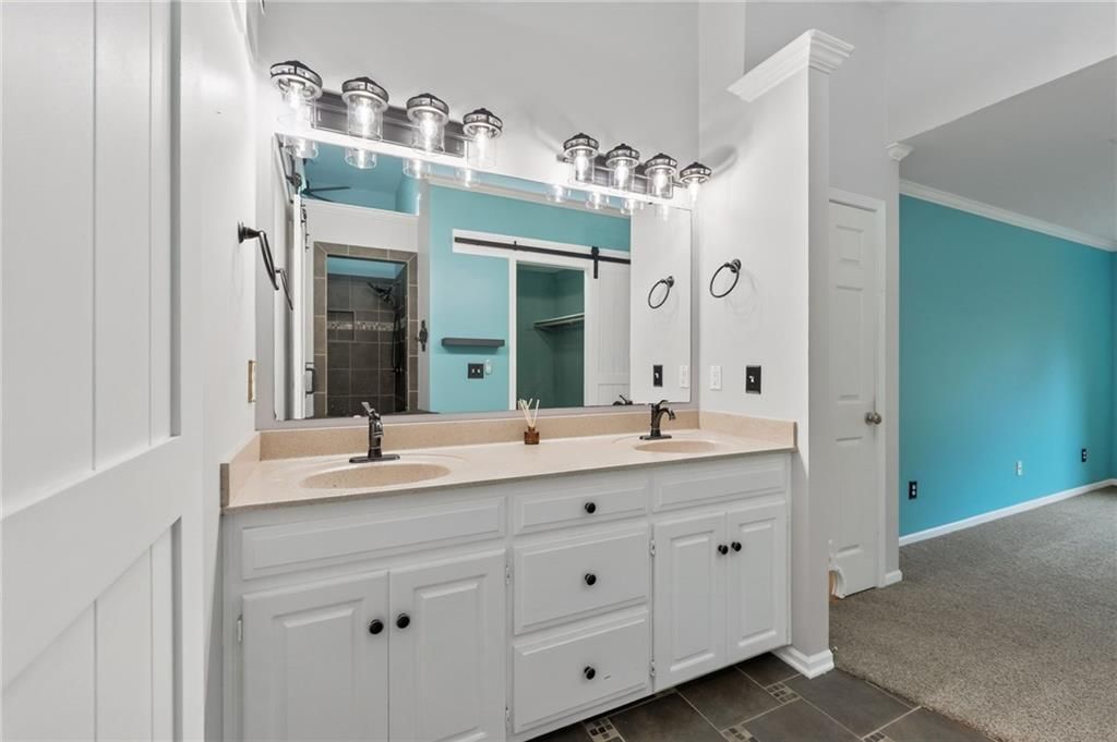 Photo 19 of 50 - 9431 N Monroe Court, Kansas City, MO 64156