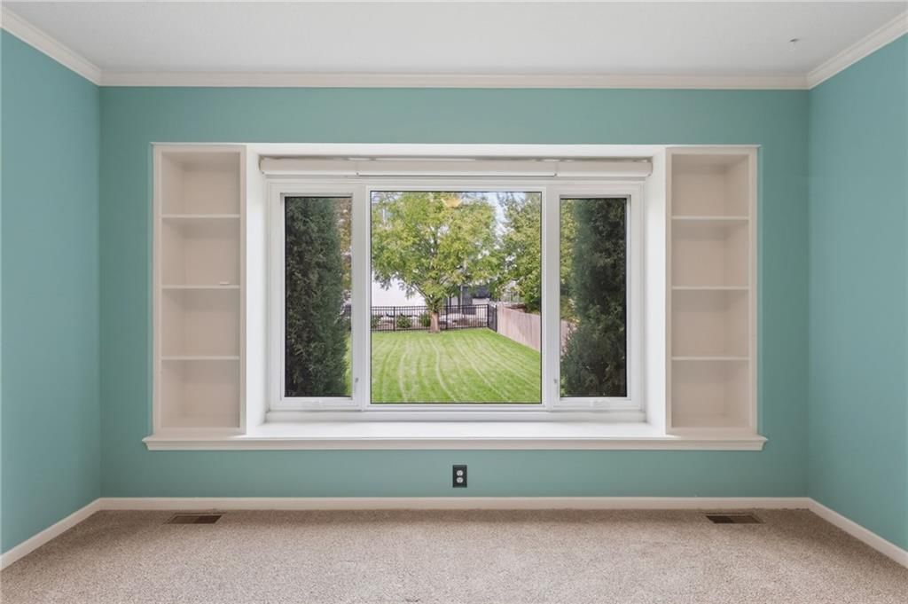 Photo 16 of 50 - 9431 N Monroe Court, Kansas City, MO 64156