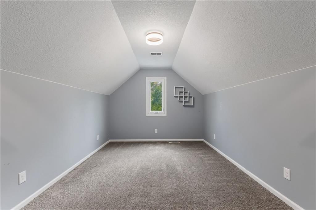 Photo 25 of 50 - 9431 N Monroe Court, Kansas City, MO 64156