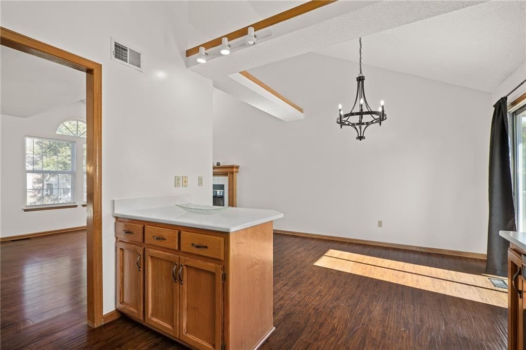 Photo 10 of 44 - 2513 SE WINCHESTER Drive, Lee's Summit, MO 64063