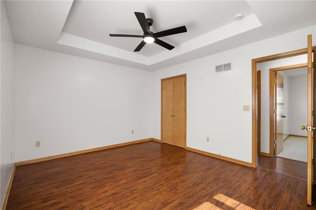 Photo 19 of 44 - 2513 SE WINCHESTER Drive, Lee's Summit, MO 64063